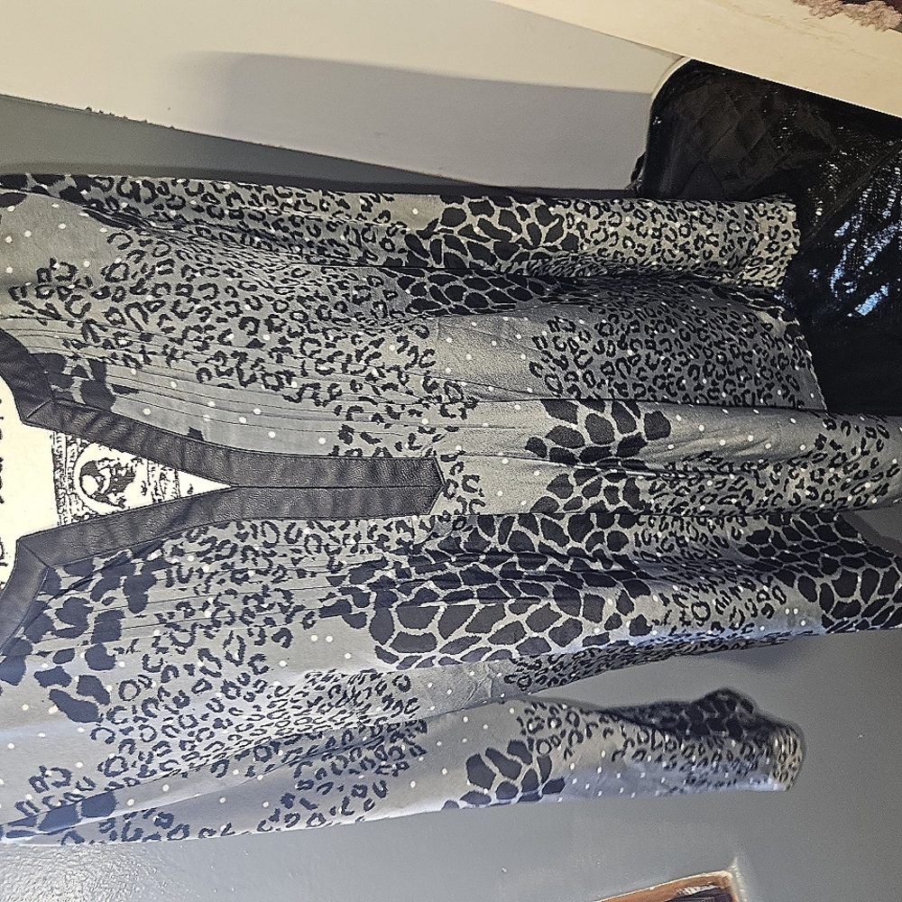 Daniel Rainn Womans V Neck Blouse Size M